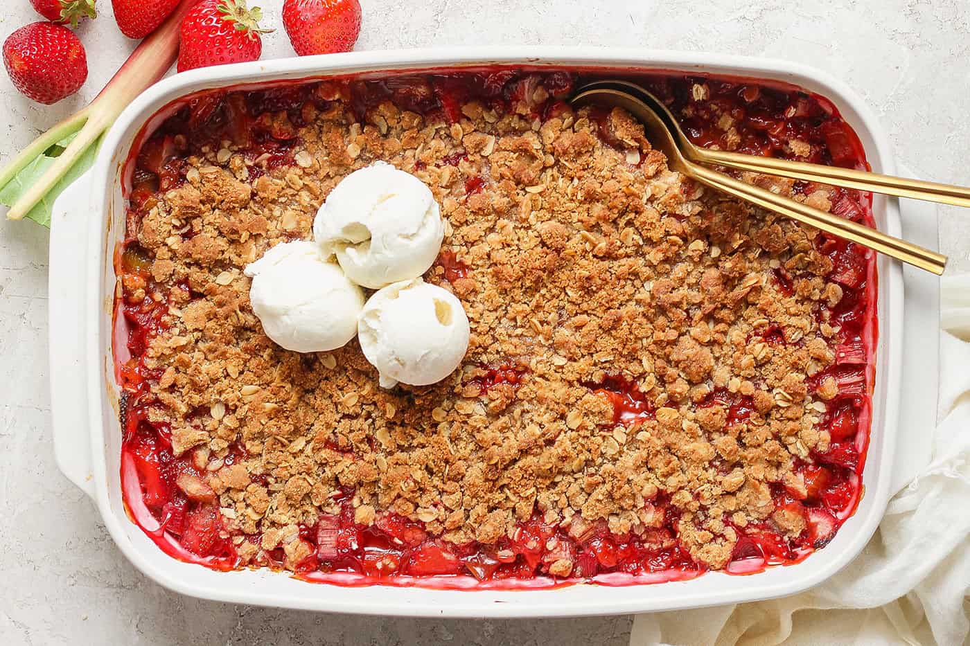 Strawberry Rhubarb Crisp [www.afarmgirlsdabbles.com]