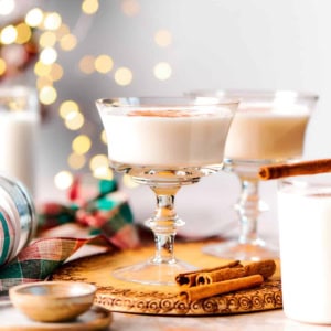 two glasses of vanilla almond steamer and twinkly lights