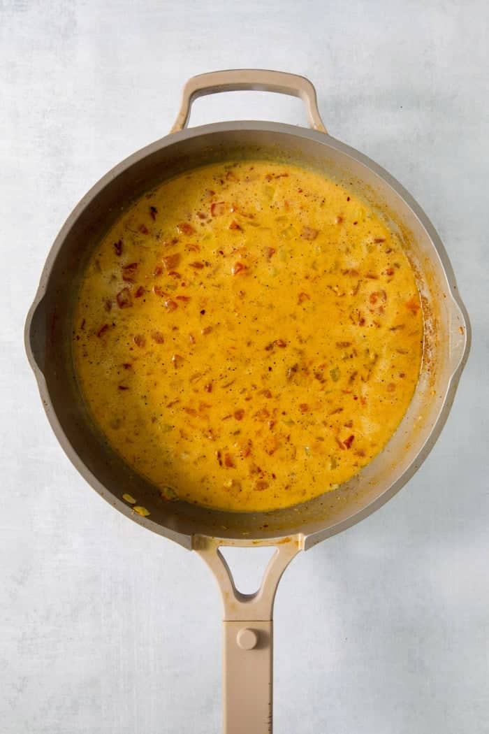 Sauce for shrimp curry in pan