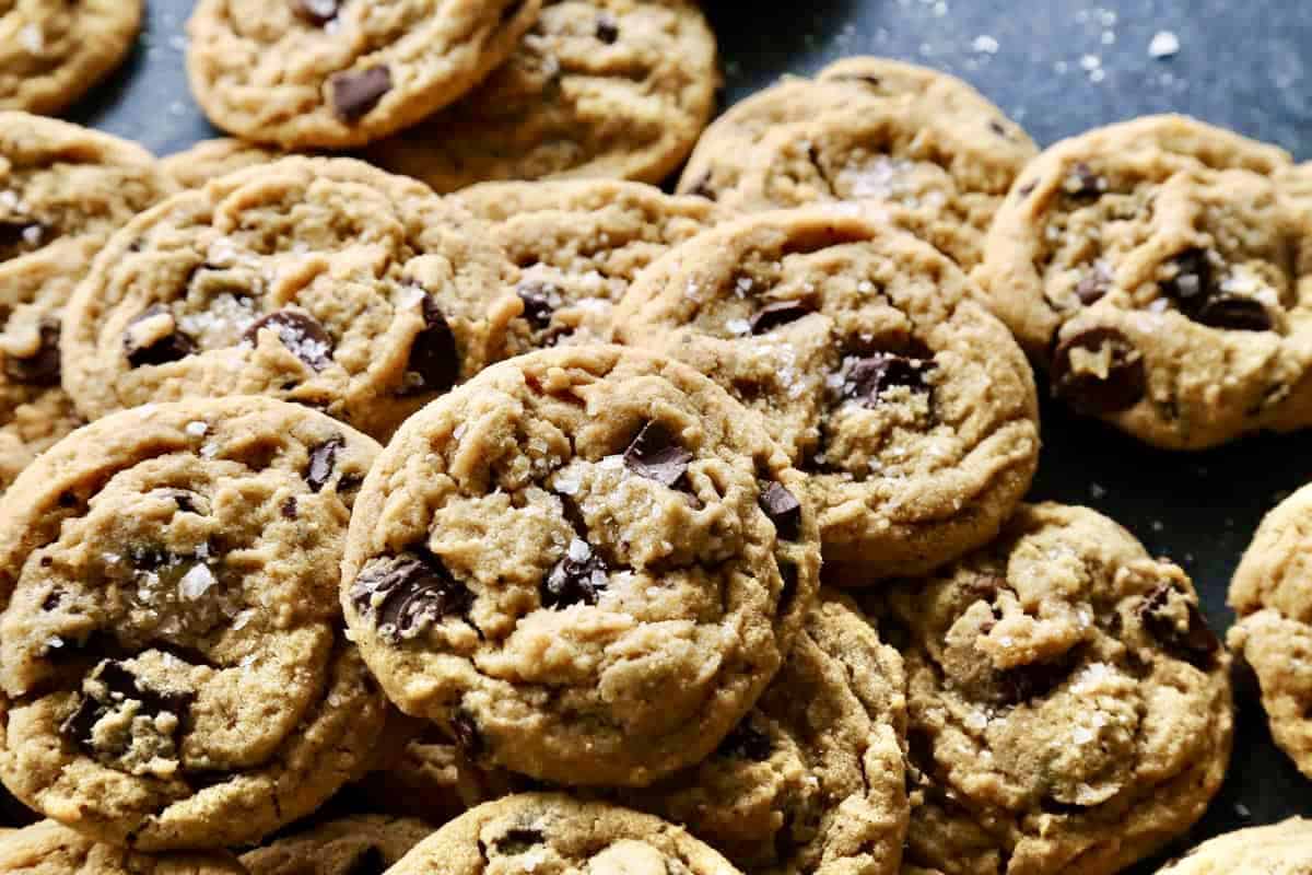 photo of a pile of peanut butter chocolate chip cookies